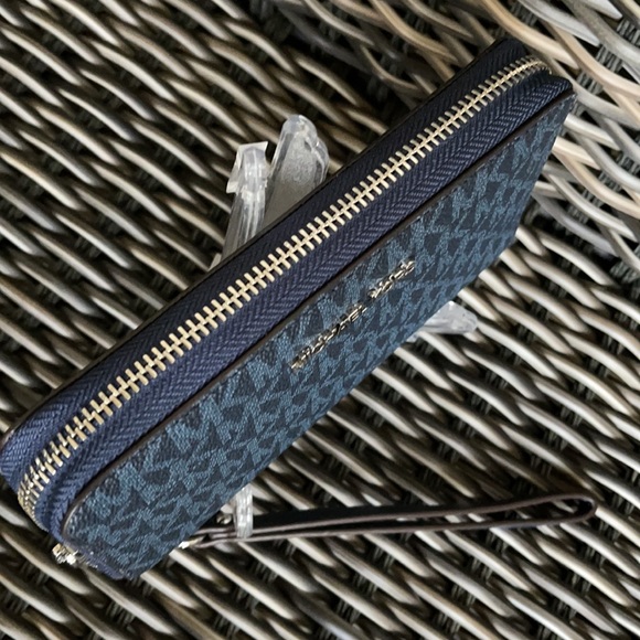 Michael Kors Jet Set Travel Lg Flat Multifunctional Phone Case-Wristlet-Wallet - Picture 15 of 16